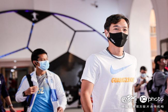只穿比基尼跳舞的视频